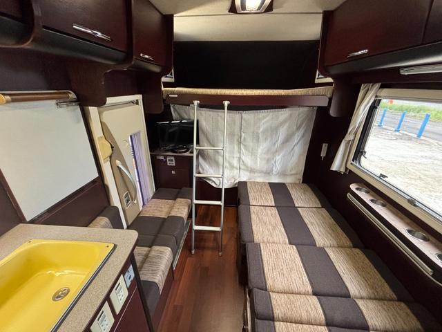 カムロード ナッツRV クレソンボヤージュ タイプW オーニング FFヒーター マックスファン 液晶TV ガゼルアンテナ 1500Wインバーター ツインサブバッテリー シンク 給水・排水ポリタンク 冷蔵庫 レカロシート 強化ショック フェイスパネル(6枚目)