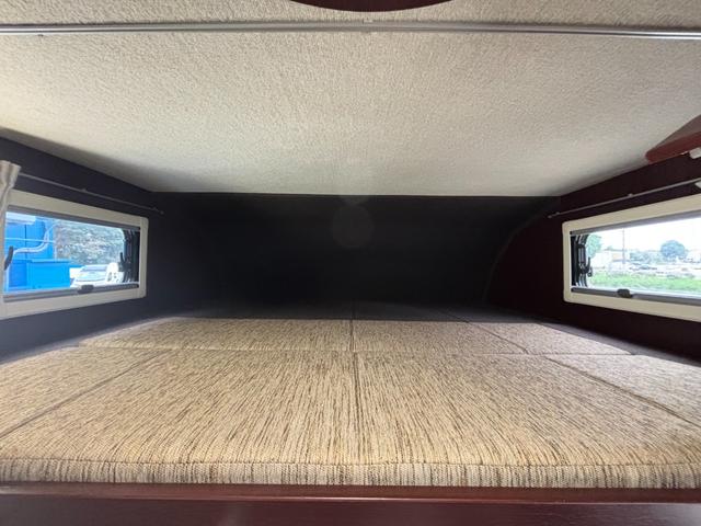 カムロード ナッツRV クレソンボヤージュ タイプW オーニング FFヒーター マックスファン 液晶TV ガゼルアンテナ 1500Wインバーター ツインサブバッテリー シンク 給水・排水ポリタンク 冷蔵庫 レカロシート 強化ショック フェイスパネル(7枚目)