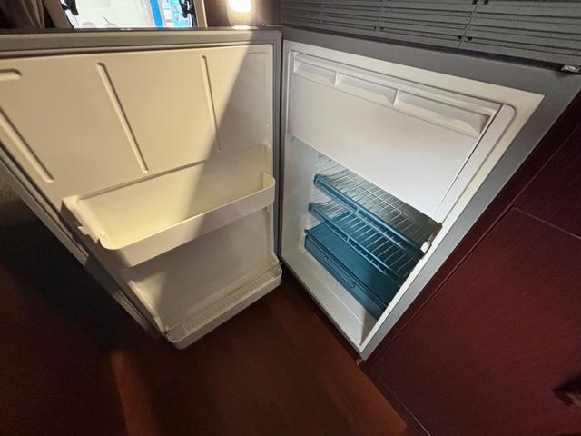 カムロード ナッツRV クレソンボヤージュ タイプW オーニング FFヒーター マックスファン 液晶TV ガゼルアンテナ 1500Wインバーター ツインサブバッテリー シンク 給水・排水ポリタンク 冷蔵庫 レカロシート 強化ショック フェイスパネル(12枚目)