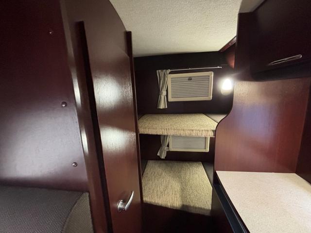 カムロード ナッツRV クレソンボヤージュ タイプW オーニング FFヒーター マックスファン 液晶TV ガゼルアンテナ 1500Wインバーター ツインサブバッテリー シンク 給水・排水ポリタンク 冷蔵庫 レカロシート 強化ショック フェイスパネル(34枚目)