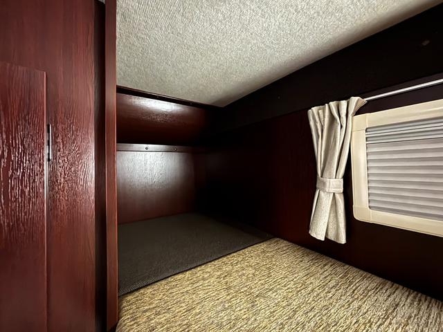 カムロード ナッツRV クレソンボヤージュ タイプW オーニング FFヒーター マックスファン 液晶TV ガゼルアンテナ 1500Wインバーター ツインサブバッテリー シンク 給水・排水ポリタンク 冷蔵庫 レカロシート 強化ショック フェイスパネル(35枚目)