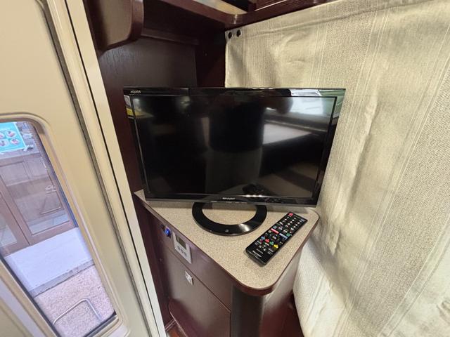 カムロード ナッツRV クレソンボヤージュ タイプW オーニング FFヒーター マックスファン 液晶TV ガゼルアンテナ 1500Wインバーター ツインサブバッテリー シンク 給水・排水ポリタンク 冷蔵庫 レカロシート 強化ショック フェイスパネル(46枚目)