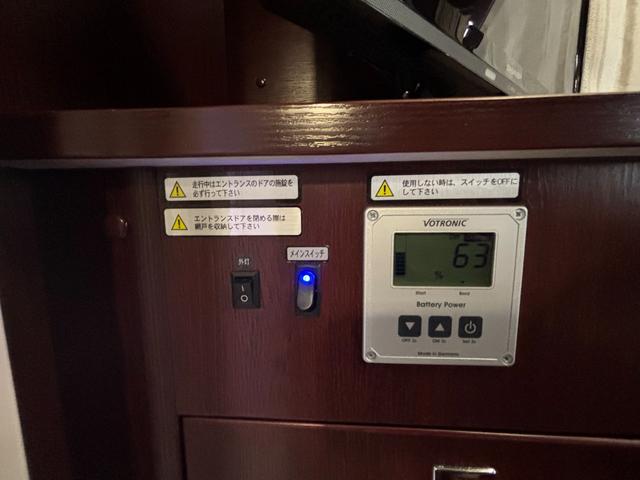 カムロード ナッツRV クレソンボヤージュ タイプW オーニング FFヒーター マックスファン 液晶TV ガゼルアンテナ 1500Wインバーター ツインサブバッテリー シンク 給水・排水ポリタンク 冷蔵庫 レカロシート 強化ショック フェイスパネル(47枚目)