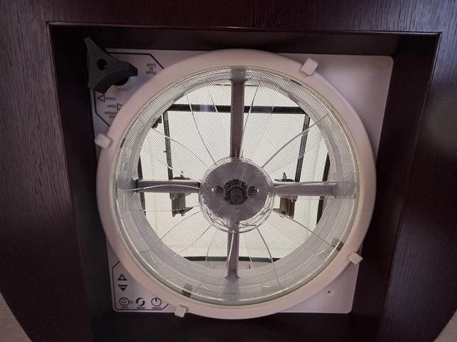 カムロード ナッツRV クレソンボヤージュ タイプW オーニング FFヒーター マックスファン 液晶TV ガゼルアンテナ 1500Wインバーター ツインサブバッテリー シンク 給水・排水ポリタンク 冷蔵庫 レカロシート 強化ショック フェイスパネル(51枚目)