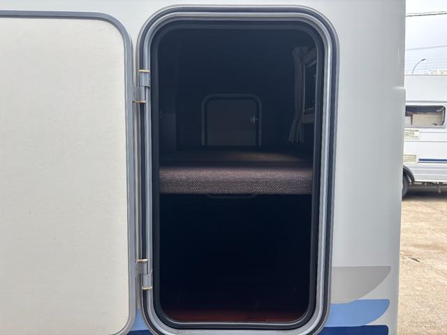 カムロード ナッツRV クレソンボヤージュ タイプW オーニング FFヒーター マックスファン 液晶TV ガゼルアンテナ 1500Wインバーター ツインサブバッテリー シンク 給水・排水ポリタンク 冷蔵庫 レカロシート 強化ショック フェイスパネル(66枚目)