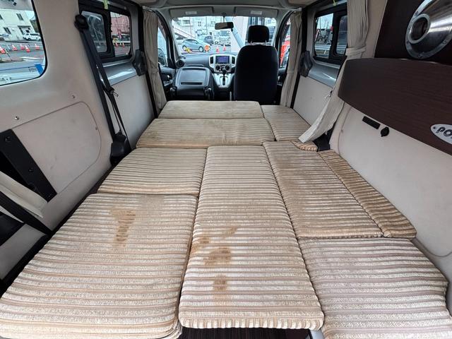 ＮＶ２００バネットバン キャンピングカー広島　ポップコン　シンク　給水・排水ポリタンク　走行充電　外部電源　シングルサブバッテリー　電動格納ミラー　ポップアップルーフ（8枚目）