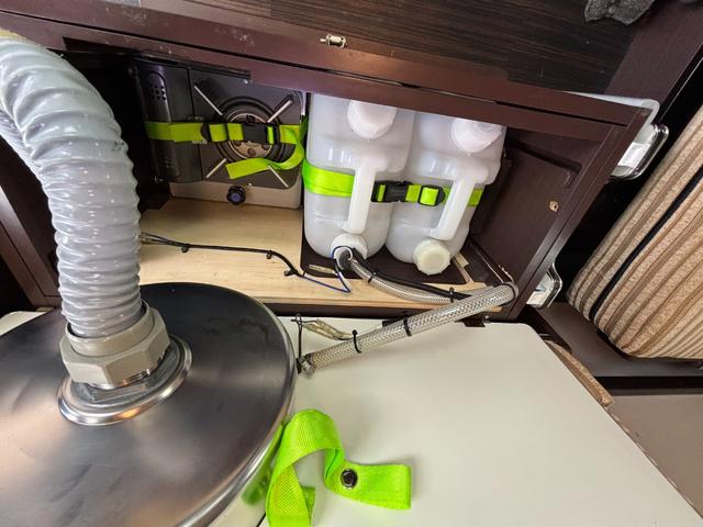 ＮＶ２００バネットバン キャンピングカー広島　ポップコン　シンク　給水・排水ポリタンク　走行充電　外部電源　シングルサブバッテリー　電動格納ミラー　ポップアップルーフ（38枚目）