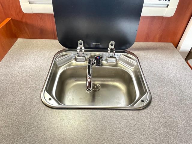 カムロード ナッツRV クレソンボヤージュ タイプX ガソリン・2WD・FFヒーター・電子レンジ・ツインサブバッテリー・インバーター1500W・走行充電・外部充電・マックスファン(14枚目)