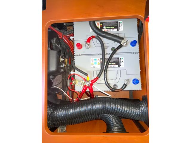 カムロード ナッツRV クレソンボヤージュ タイプX ガソリン・2WD・FFヒーター・電子レンジ・ツインサブバッテリー・インバーター1500W・走行充電・外部充電・マックスファン(17枚目)