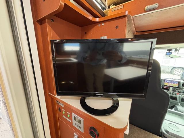 カムロード ナッツRV クレア5.3X エボリューション ディーゼル・2WD・エボリューションシステム・家庭用エアコン・FFヒーター・冷蔵庫・電子レンジ・トリプルサブバッテリー・サイドオーニング・タイプX・マルチルーム付き(13枚目)