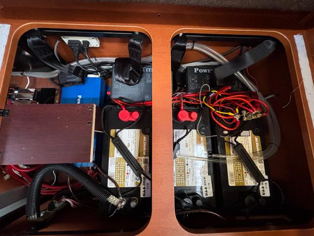 カムロード ナッツRV クレア5.3X エボリューション ディーゼル・2WD・エボリューションシステム・家庭用エアコン・FFヒーター・冷蔵庫・電子レンジ・トリプルサブバッテリー・サイドオーニング・タイプX・マルチルーム付き(17枚目)