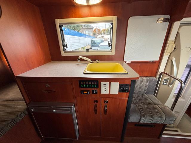 カムロード ナッツＲＶ　クレソンボヤージュタイプＷ　ＦＦヒーター・マルチルーム・ＤＣ冷蔵庫・ツインサブバッテリー・走行充電器・外部充電器・マックスファン・ガソリン・２ＷＤ・リアクーラー（16枚目）