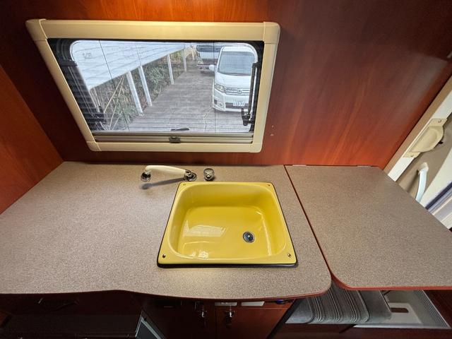 カムロード ナッツＲＶ　クレソンボヤージュタイプＷ　ＦＦヒーター・マルチルーム・ＤＣ冷蔵庫・ツインサブバッテリー・走行充電器・外部充電器・マックスファン・ガソリン・２ＷＤ・リアクーラー（17枚目）