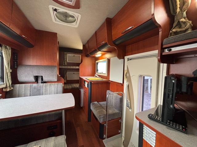 カムロード ナッツＲＶ　クレソンボヤージュタイプＷ　ＦＦヒーター・マルチルーム・ＤＣ冷蔵庫・ツインサブバッテリー・走行充電器・外部充電器・マックスファン・ガソリン・２ＷＤ・リアクーラー（53枚目）