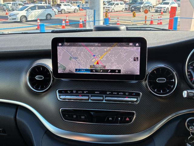 Ｖクラス フジカーズジャパン　ＶＡＬＩＳ　乗車人数５名　就寝人数２名　ＤＣ冷蔵庫　フリップダウンモニター　シングルサブバッテリー　走行充電器　外部充電器　外部電源　サンルーフ　パノラミックビューモニター　３ナンバー　内装新品　タイヤ新品（17枚目）