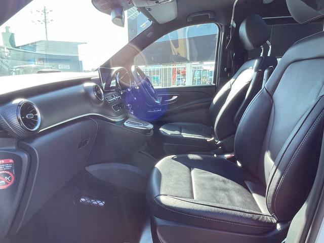 Ｖクラス フジカーズジャパン　ＶＡＬＩＳ　乗車人数５名　就寝人数２名　ＤＣ冷蔵庫　フリップダウンモニター　シングルサブバッテリー　走行充電器　外部充電器　外部電源　サンルーフ　パノラミックビューモニター　３ナンバー　内装新品　タイヤ新品（20枚目）