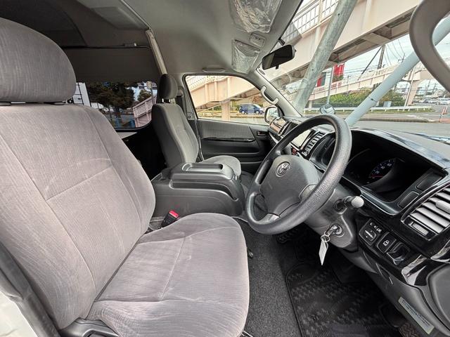 ハイエースバン トイファクトリー　ランドティピー　乗車人数７名　就寝人数４名　ＦＦヒーター　ツインサブバッテリー　インバーター３００Ｗ　外部電源　ＤＣ冷蔵庫　スーパーロング（40枚目）
