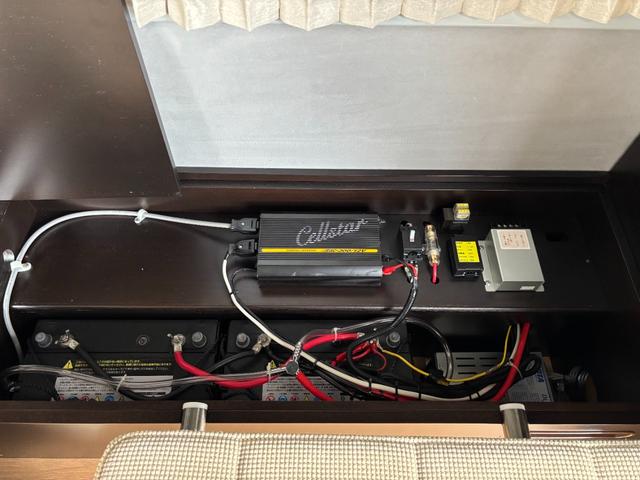 ハイエースバン トイファクトリー　ランドティピー　乗車人数７名　就寝人数４名　ＦＦヒーター　ツインサブバッテリー　インバーター３００Ｗ　外部電源　ＤＣ冷蔵庫　スーパーロング（48枚目）