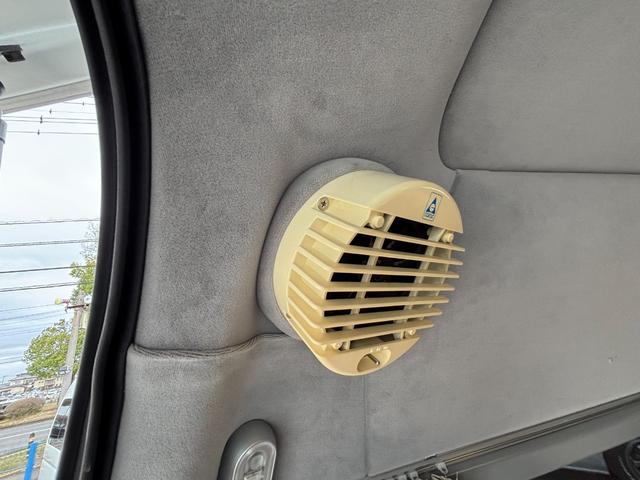 ハイエースバン トイファクトリー　ランドティピー　乗車人数７名　就寝人数４名　ＦＦヒーター　ツインサブバッテリー　インバーター３００Ｗ　外部電源　ＤＣ冷蔵庫　スーパーロング（60枚目）