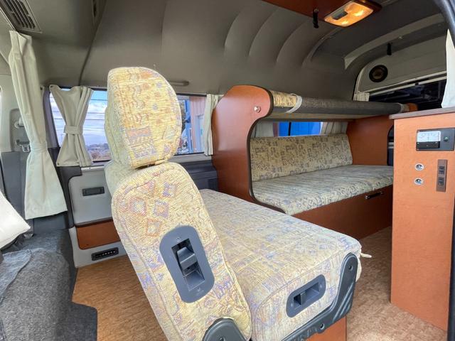 キャラバン 東和モーターズ　フェネック　乗車人数９名　就寝人数３名　シングルサブバッテリー　走行充電　外部電源　シンク　給水排水ポリタンク　ガソリン　２ＷＤ（6枚目）