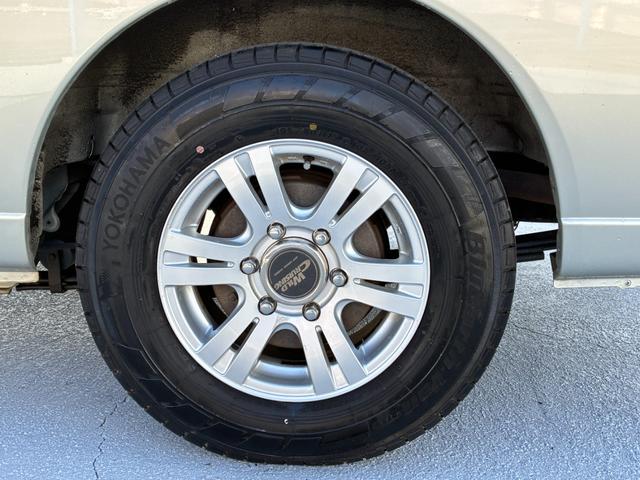 キャラバン 東和モーターズ　フェネック　乗車人数９名　就寝人数３名　シングルサブバッテリー　走行充電　外部電源　シンク　給水排水ポリタンク　ガソリン　２ＷＤ（28枚目）