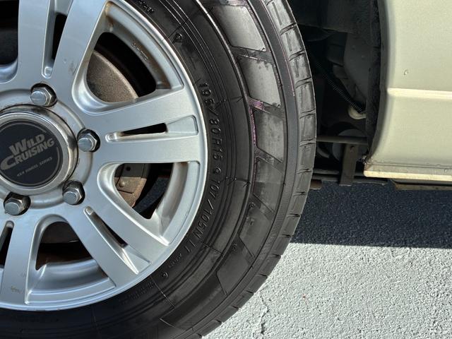 キャラバン 東和モーターズ　フェネック　乗車人数９名　就寝人数３名　シングルサブバッテリー　走行充電　外部電源　シンク　給水排水ポリタンク　ガソリン　２ＷＤ（30枚目）