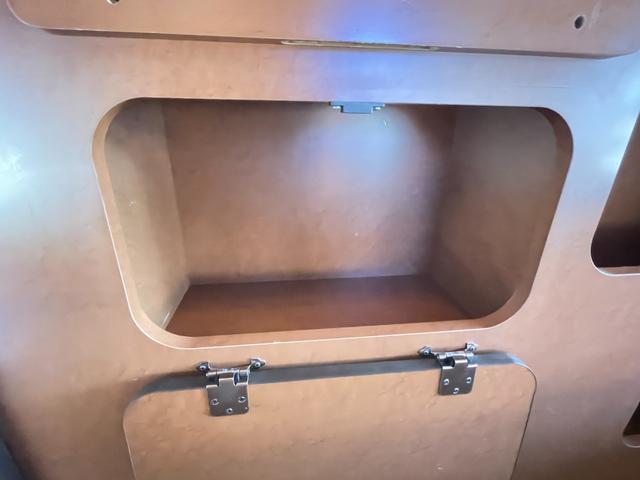 キャラバン 東和モーターズ　フェネック　乗車人数９名　就寝人数３名　シングルサブバッテリー　走行充電　外部電源　シンク　給水排水ポリタンク　ガソリン　２ＷＤ（36枚目）