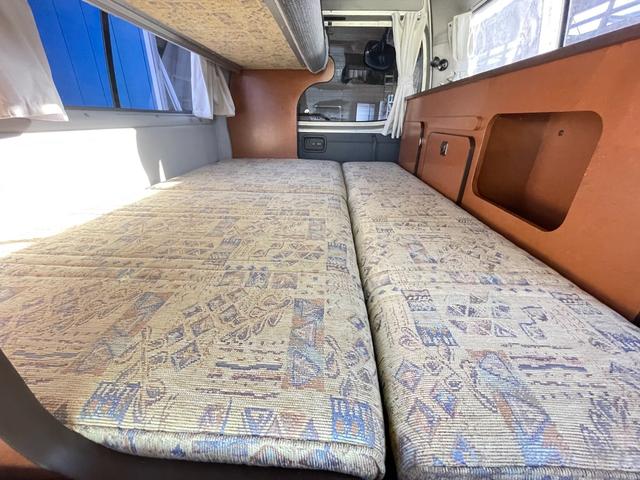 キャラバン 東和モーターズ　フェネック　乗車人数９名　就寝人数３名　シングルサブバッテリー　走行充電　外部電源　シンク　給水排水ポリタンク　ガソリン　２ＷＤ（40枚目）