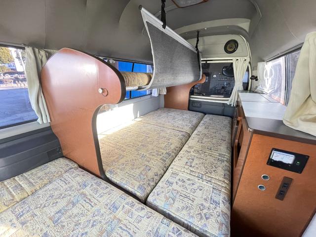 キャラバン 東和モーターズ　フェネック　乗車人数９名　就寝人数３名　シングルサブバッテリー　走行充電　外部電源　シンク　給水排水ポリタンク　ガソリン　２ＷＤ（42枚目）