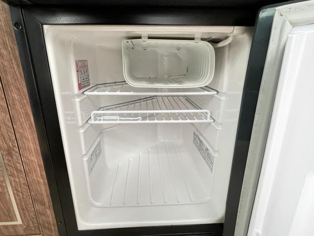 レジアスエースバン ミスティック マティアス 乗車人数9名・就寝人数5名・新品タイヤ・トリプルサブバッテリー・走行充電・外部充電・インバーター2000w・ウィンドウエアコン・ソーラーパネル(12枚目)