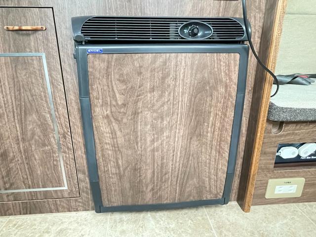 レジアスエースバン ミスティック マティアス 乗車人数9名・就寝人数5名・新品タイヤ・トリプルサブバッテリー・走行充電・外部充電・インバーター2000w・ウィンドウエアコン・ソーラーパネル(18枚目)