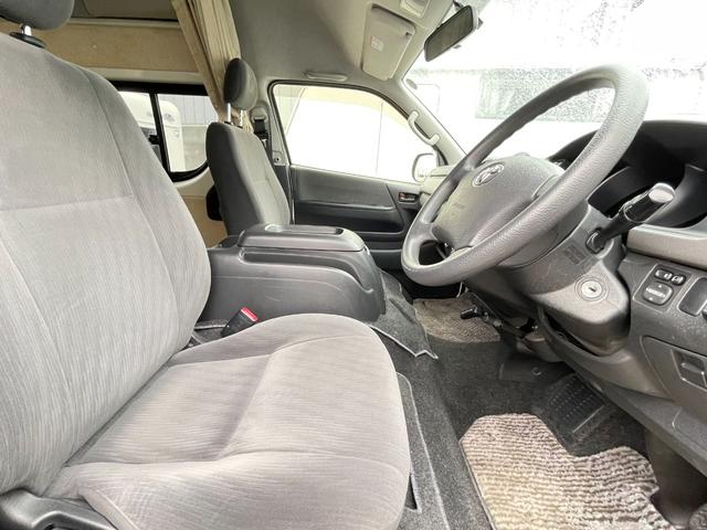 レジアスエースバン ミスティック マティアス 乗車人数9名・就寝人数5名・新品タイヤ・トリプルサブバッテリー・走行充電・外部充電・インバーター2000w・ウィンドウエアコン・ソーラーパネル(36枚目)