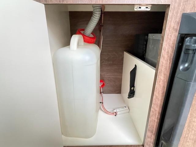 レジアスエースバン ミスティック マティアス 乗車人数9名・就寝人数5名・新品タイヤ・トリプルサブバッテリー・走行充電・外部充電・インバーター2000w・ウィンドウエアコン・ソーラーパネル(37枚目)