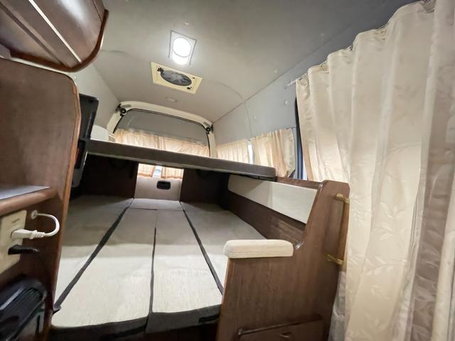 レジアスエースバン ミスティック マティアス 乗車人数9名・就寝人数5名・新品タイヤ・トリプルサブバッテリー・走行充電・外部充電・インバーター2000w・ウィンドウエアコン・ソーラーパネル(46枚目)
