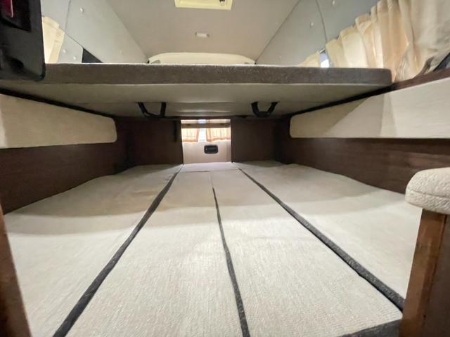 レジアスエースバン ミスティック マティアス 乗車人数9名・就寝人数5名・新品タイヤ・トリプルサブバッテリー・走行充電・外部充電・インバーター2000w・ウィンドウエアコン・ソーラーパネル(55枚目)