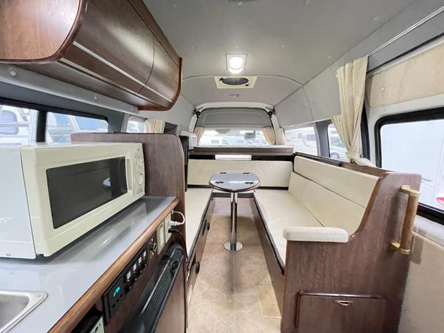 レジアスエースバン ミスティック マティアス 乗車人数9名・就寝人数5名・新品タイヤ・トリプルサブバッテリー・走行充電・外部充電・インバーター2000w・ウィンドウエアコン・ソーラーパネル(57枚目)