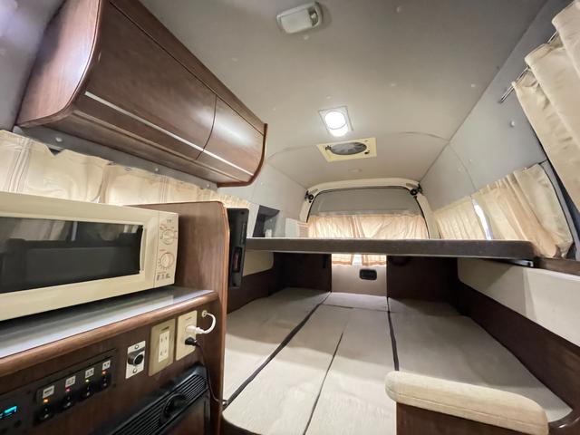 レジアスエースバン ミスティック マティアス 乗車人数9名・就寝人数5名・新品タイヤ・トリプルサブバッテリー・走行充電・外部充電・インバーター2000w・ウィンドウエアコン・ソーラーパネル(61枚目)