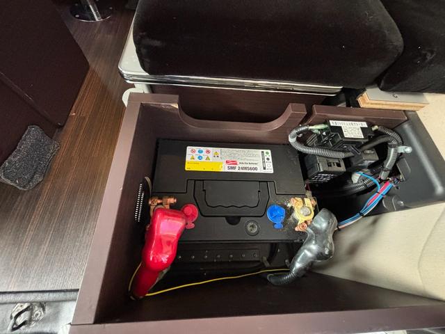 ＮＶ２００バネットバン キャンピングカー広島　ポップコン　ポップアップルーフ・シングルさブバッテリー・走行充電・外部充電・ＦＦヒーター・シンク・８ナンバー（12枚目）
