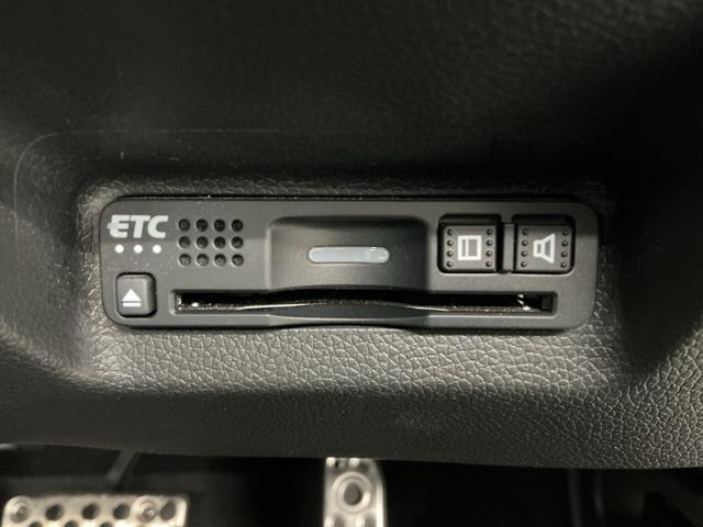 シャトル ハイブリッドXホンダセンシング ホンダ認定中古車 純正ナビ LEDライト 横滑抑制 リヤカメラ スマ-トキ- イモビ サイドエアバッグ シートヒーター付き キーレス Wエアコン ECON クルコン オートライト ETC Wエアバック(8枚目)