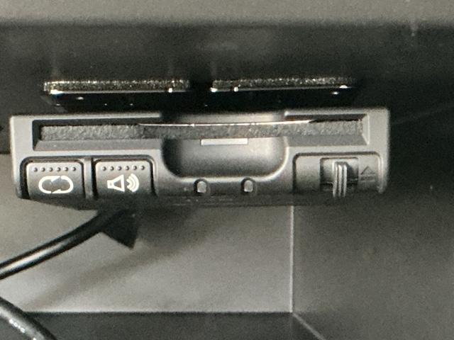 ノート メダリスト 全周囲カメラ 純正ナビ LED ETC フロントカメラ アラウンドビュモニター 横滑防止装置 フルセグテレビ エコスーパーチャージャー DVD再生可能 USB接続 イモビライザー Aストップ ナビTV(8枚目)