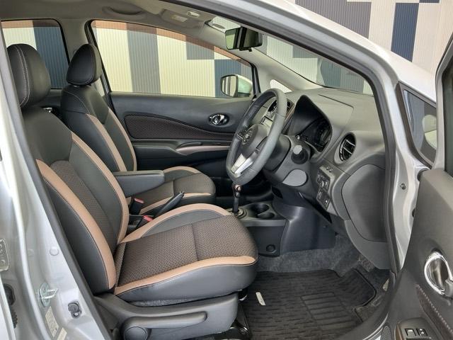 ノート メダリスト 全周囲カメラ 純正ナビ LED ETC フロントカメラ アラウンドビュモニター 横滑防止装置 フルセグテレビ エコスーパーチャージャー DVD再生可能 USB接続 イモビライザー Aストップ ナビTV(13枚目)