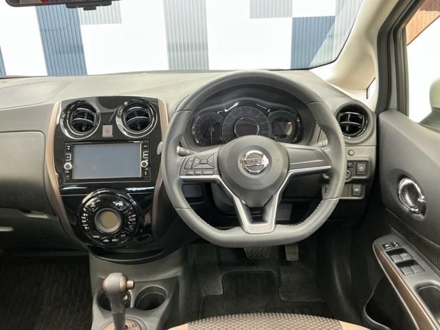 ノート メダリスト 全周囲カメラ 純正ナビ LED ETC フロントカメラ アラウンドビュモニター 横滑防止装置 フルセグテレビ エコスーパーチャージャー DVD再生可能 USB接続 イモビライザー Aストップ ナビTV(15枚目)