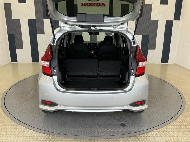 ノート メダリスト 全周囲カメラ 純正ナビ LED ETC フロントカメラ アラウンドビュモニター 横滑防止装置 フルセグテレビ エコスーパーチャージャー DVD再生可能 USB接続 イモビライザー Aストップ ナビTV(19枚目)