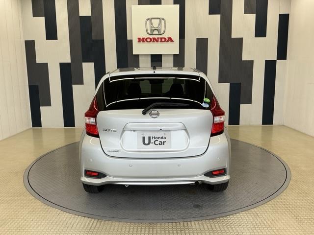 ノート メダリスト 全周囲カメラ 純正ナビ LED ETC フロントカメラ アラウンドビュモニター 横滑防止装置 フルセグテレビ エコスーパーチャージャー DVD再生可能 USB接続 イモビライザー Aストップ ナビTV(23枚目)