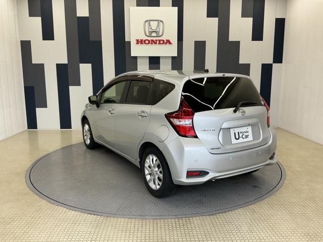 ノート メダリスト 全周囲カメラ 純正ナビ LED ETC フロントカメラ アラウンドビュモニター 横滑防止装置 フルセグテレビ エコスーパーチャージャー DVD再生可能 USB接続 イモビライザー Aストップ ナビTV(25枚目)