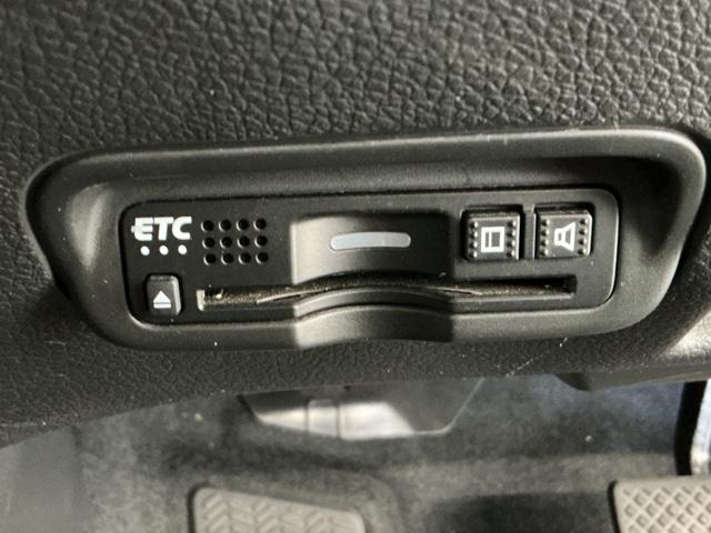 ヴェゼル Ｘ・ホンダセンシング　ホンダ認定中古車　純正ナビ　ＬＥＤライト　Ｒカメラ　Ｗエアバッグ　盗難防止　アクティブクルーズコントロール　オートエアコン　ＬＥＤランプ　衝突軽減ブレ－キ　パワステ　整備記録簿　カーテンエアバック（8枚目）