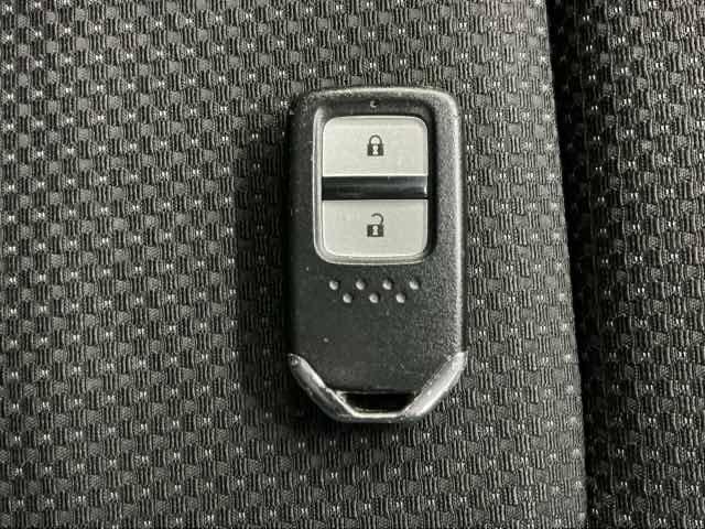 ヴェゼル Ｘ・ホンダセンシング　ホンダ認定中古車　純正ナビ　ＬＥＤライト　Ｒカメラ　Ｗエアバッグ　盗難防止　アクティブクルーズコントロール　オートエアコン　ＬＥＤランプ　衝突軽減ブレ－キ　パワステ　整備記録簿　カーテンエアバック（17枚目）