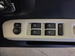 室内からミラーの開閉が可能な電動格納ミラーです！ 6