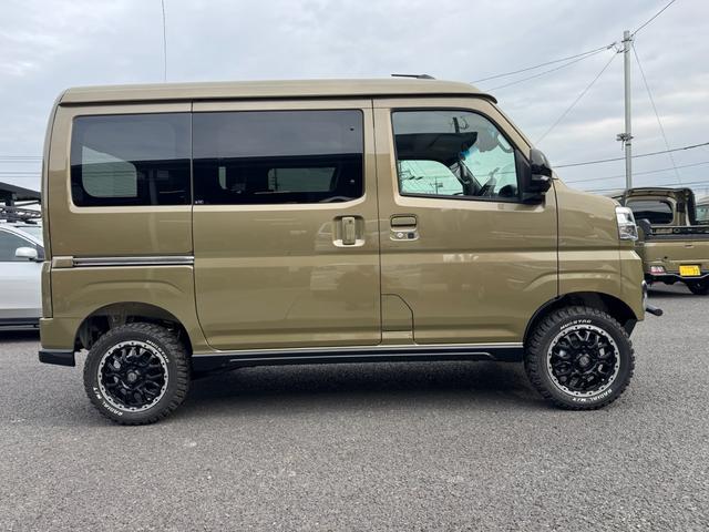 アトレー ＲＳ　４ＷＤ／リフトアップ／ガードバー／１４インチＡＷ／マッドタイヤ／純正９インチディスプレイオーディオ／フルセグＴＶ／バックカメラ／ＤＡ連動ドラレコ／両側電動パワスラ／届出済未使用車／衝突軽減ブレーキ（8枚目）