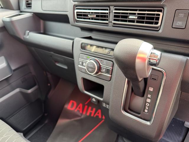 アトレー アトレーデッキバン　リフトアップ／ガードバー／１４インチＡＷ／マッドタイヤ／純正９インチディスプレイオーディオ／フルセグＴＶ／バックカメラ／ＤＡ連動ドラレコ／両側電動パワスラ／届出済未使用車／衝突軽減ブレーキ／４ＷＤ（37枚目）